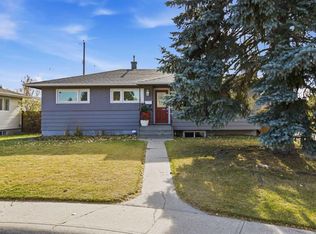 31 N Hoover Pl SW, Calgary, AB T2V 3G5