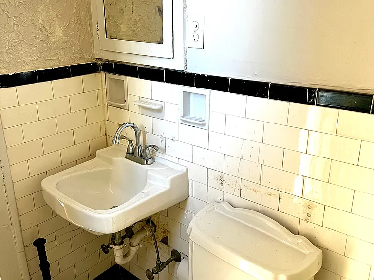 2722 Vine St #7 — Photo 10