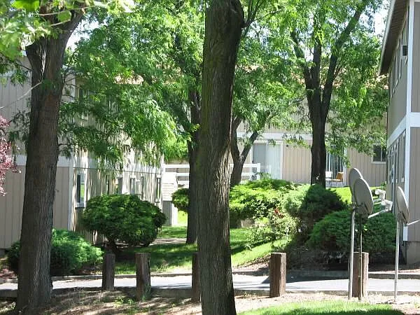 South Hills Apartments — Photo 6