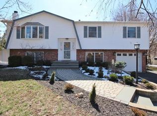 8 Nordica Cir, Stony Pt, NY 10980