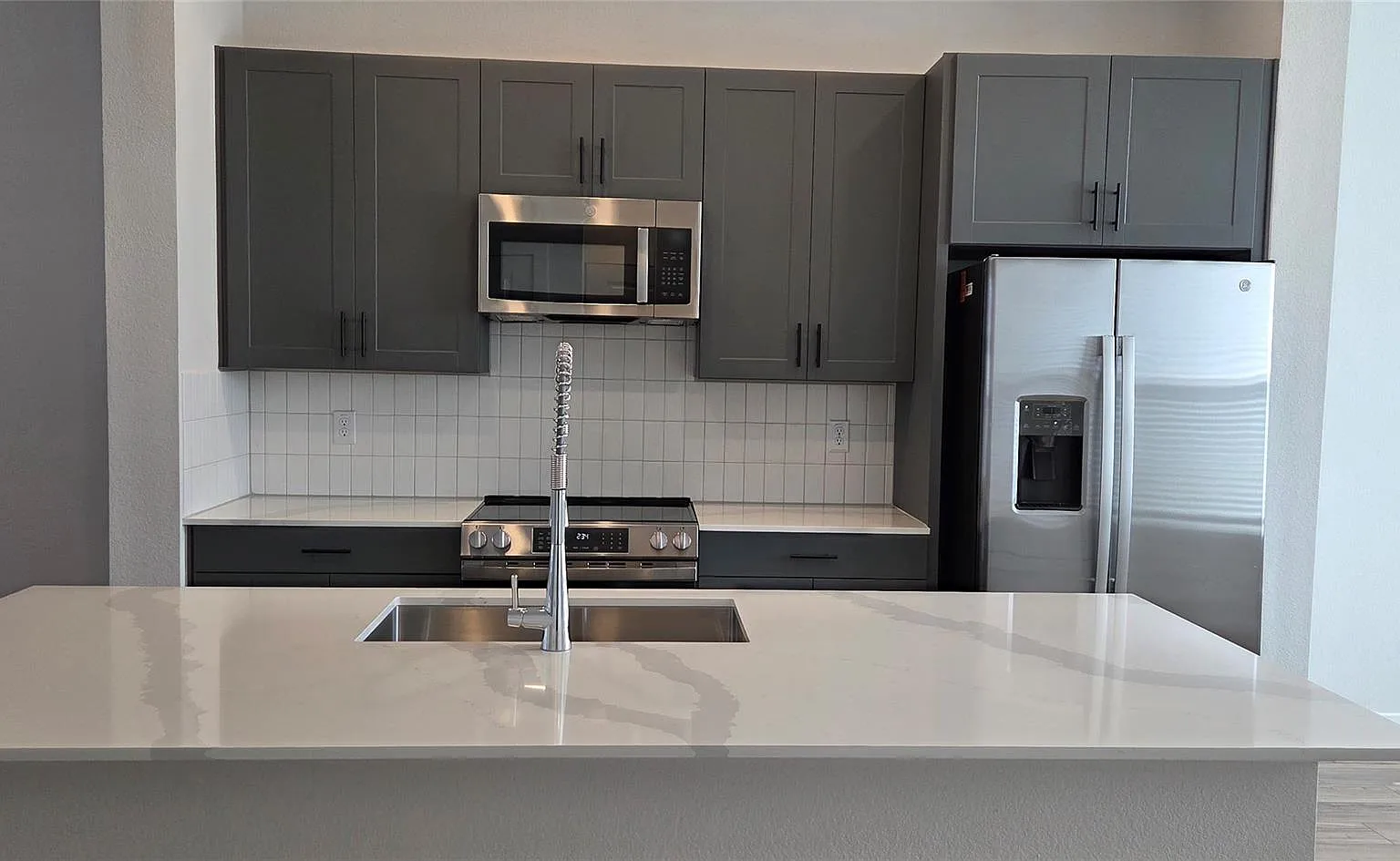 3 bed, 2.5 bath, 1692 sqft, $2,996 — Photo 4