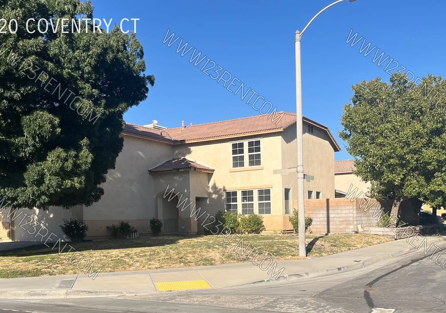 5bd/3bth 2 Story Single Family Home West Lancaster — Photo 1