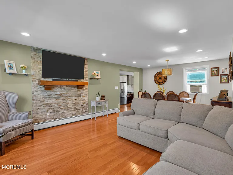 519 Ryeside Ave — Photo 5