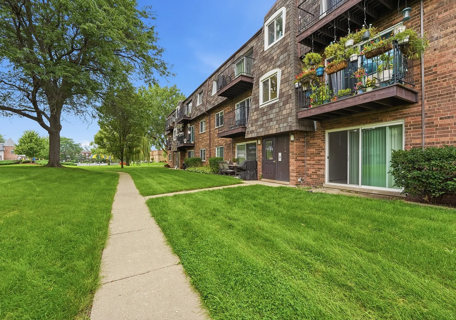 2 bed, $1,975 — Photo 2