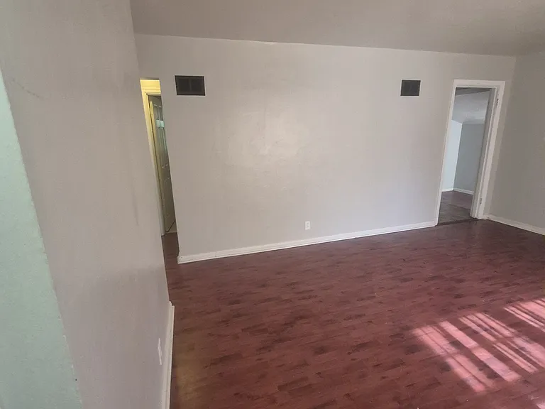 433 Plaza Ave — Photo 8
