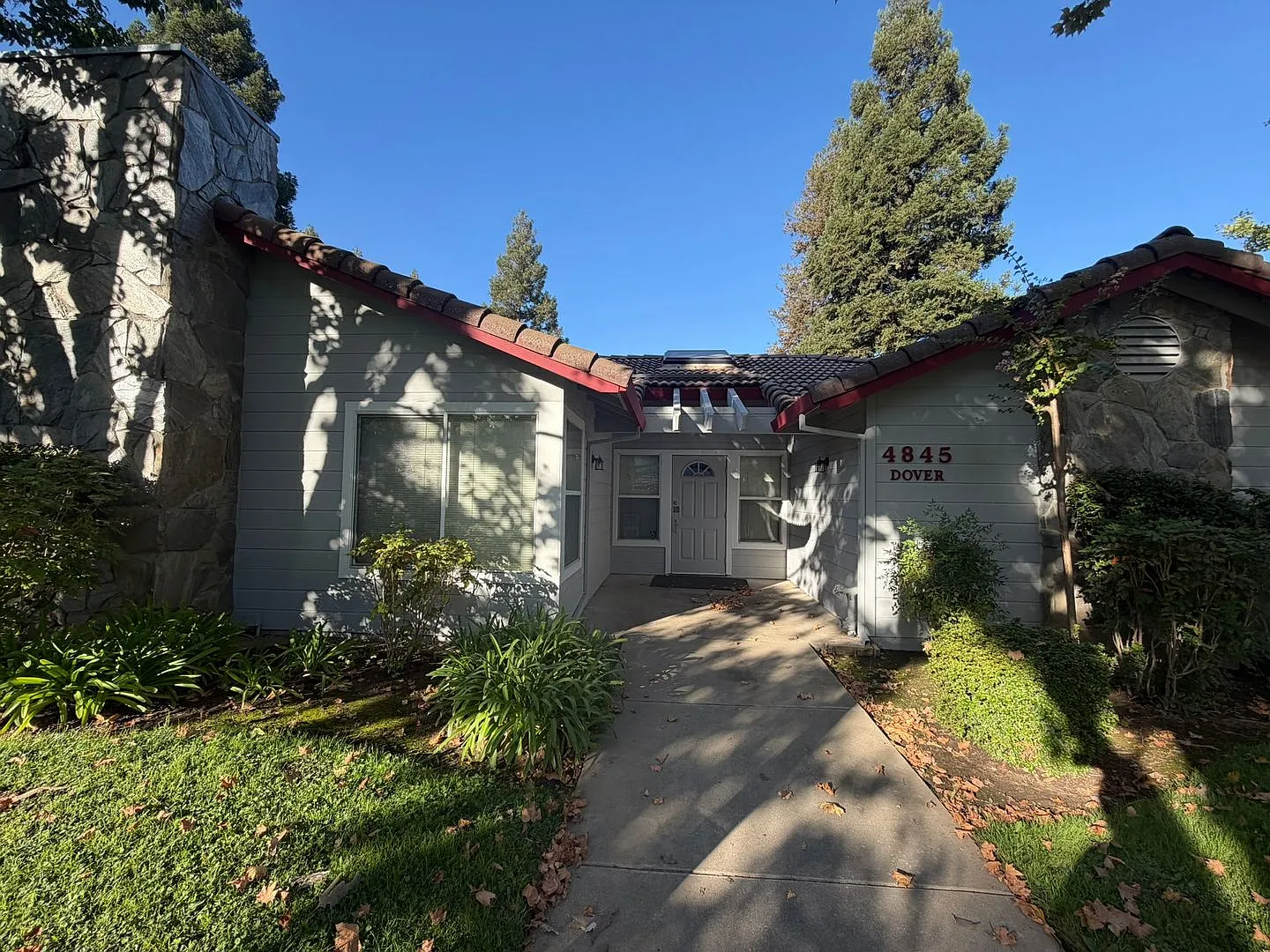 Gorgeous Two-story 3-Bed 2-Bath home located in Sacramento — Photo 1