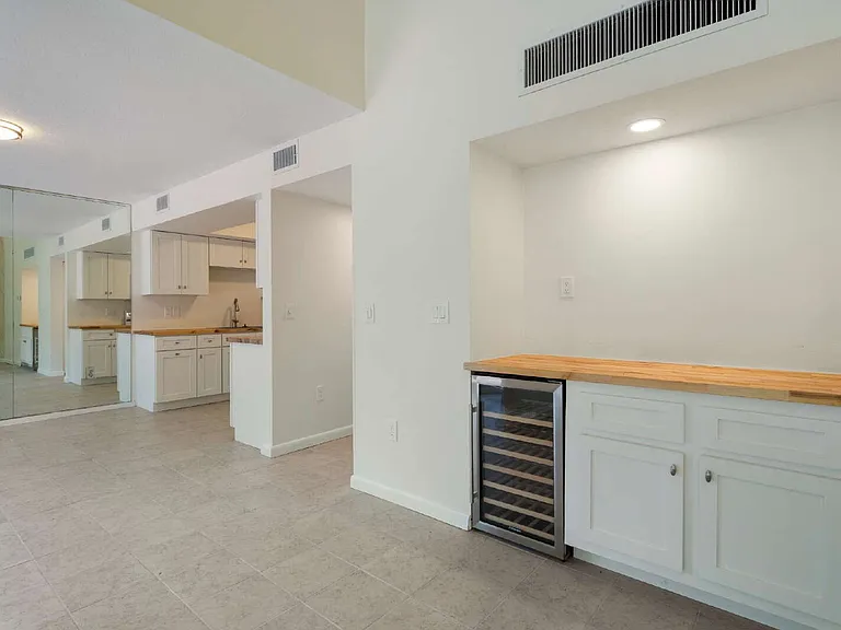 9787 Sawgrass Dr E — Photo 23