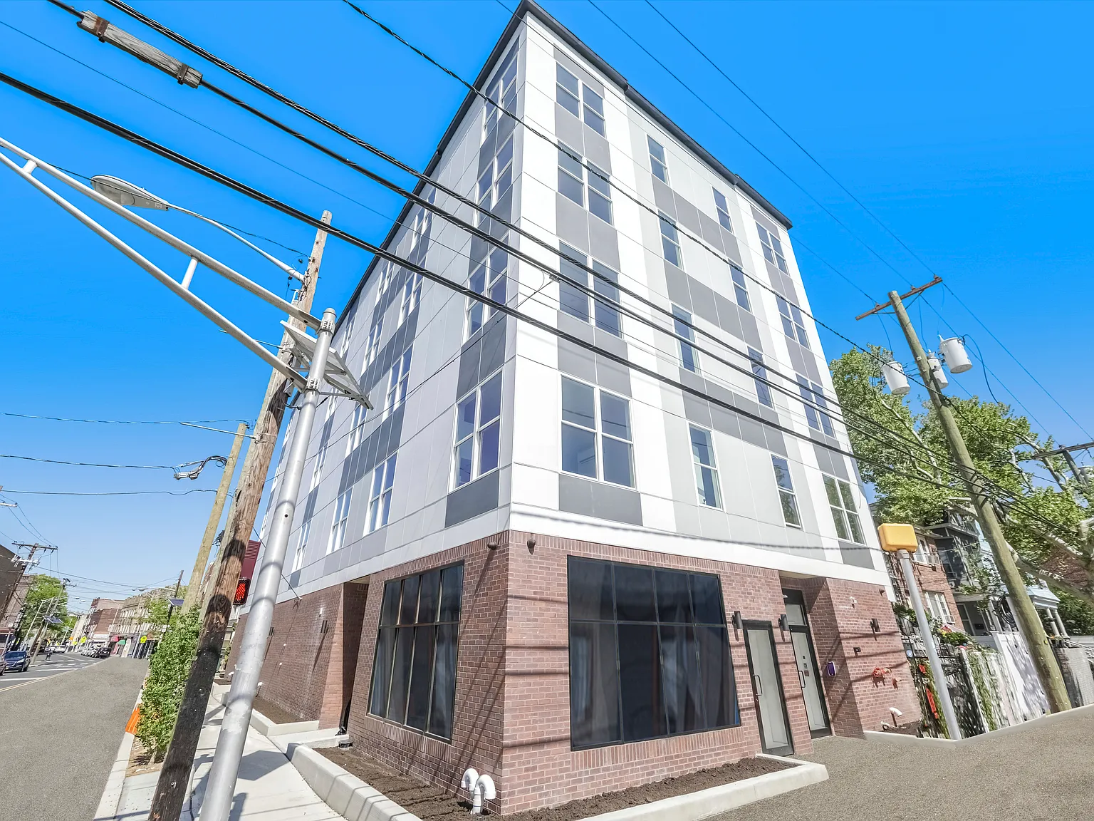 32 McAdoo Ave — Photo 1