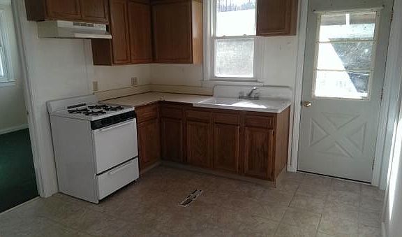 kitchen area with eat-in space