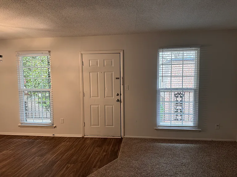 Carolina Crossing Apartments — Photo 10
