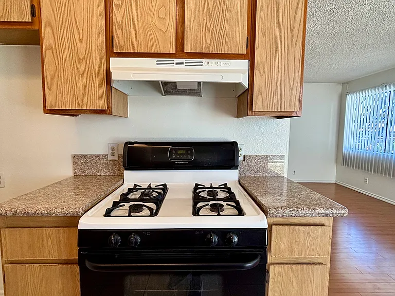 471 W Maple St #5 — Photo 5
