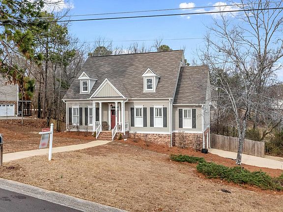 3rd image of 208 Shelterwood Cir