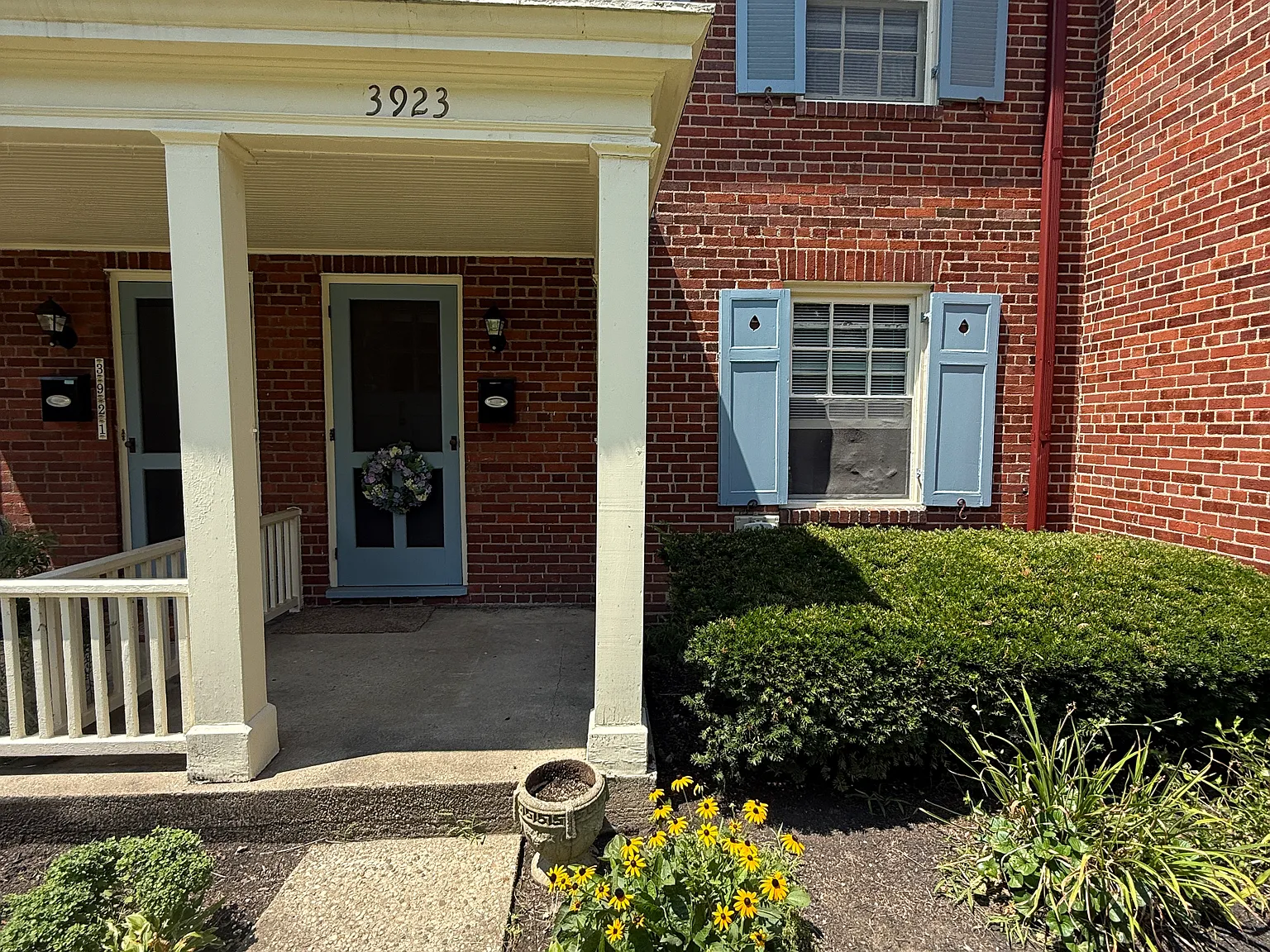 2 bed, 1200 sqft, $1,950 — Photo 2