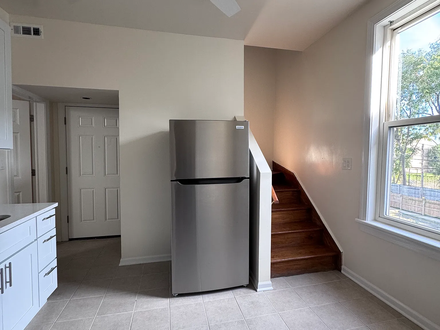 3 bed, 1700 sqft, $2,450 — Photo 4