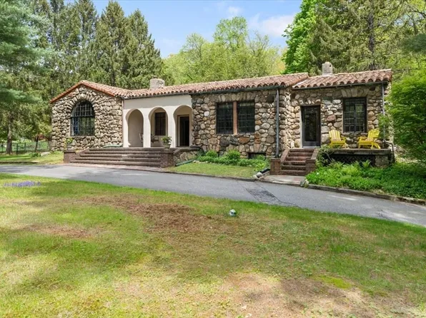 263 Ashland St, Holliston, MA 01746