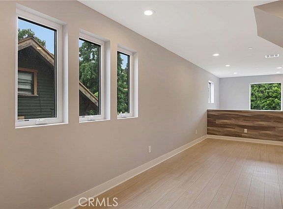 5th image of 1957 Vista Del Mar Ave #1/2