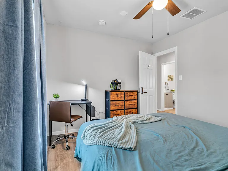 Room 2 
Live Oak