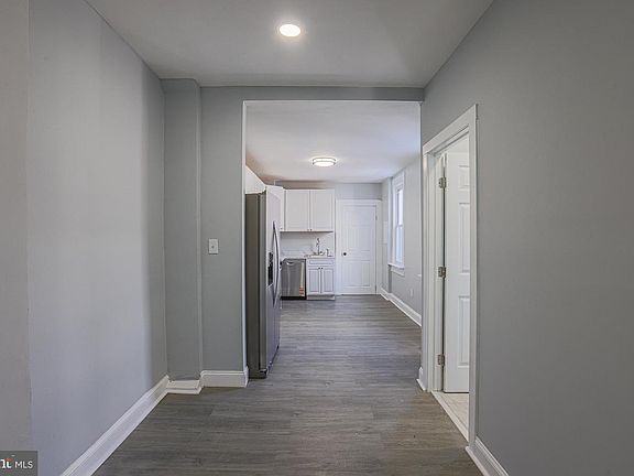 3rd image of 304 S Franklintown Rd