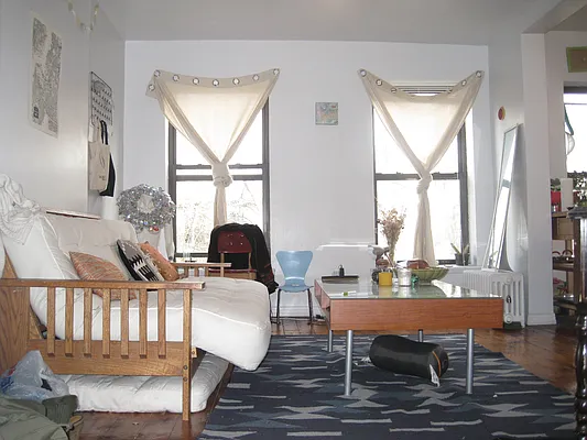 Rented by Space Real Estate | media 23