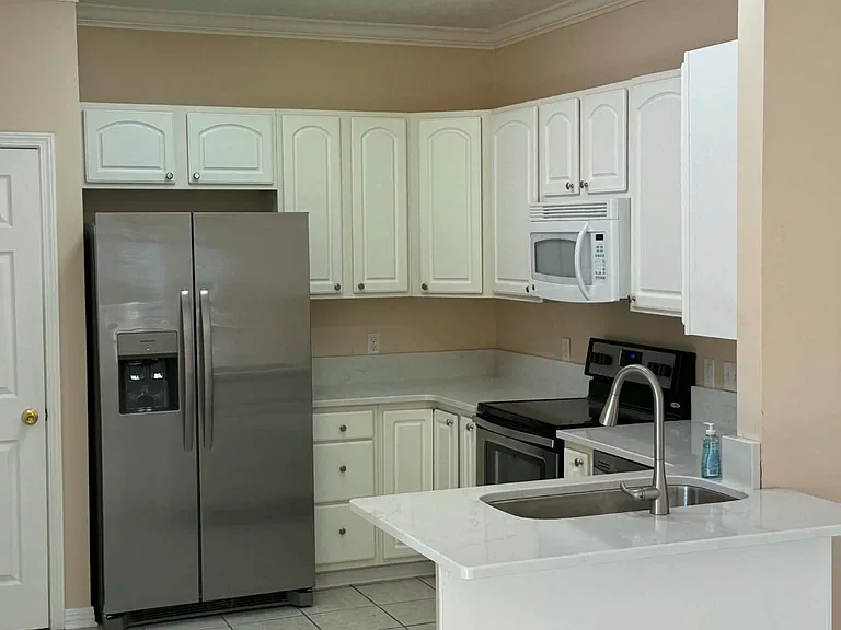 395 Makenzie Ln #395 — Photo 4