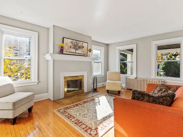 20 Quaker Ln N, West Hartford, CT 06119