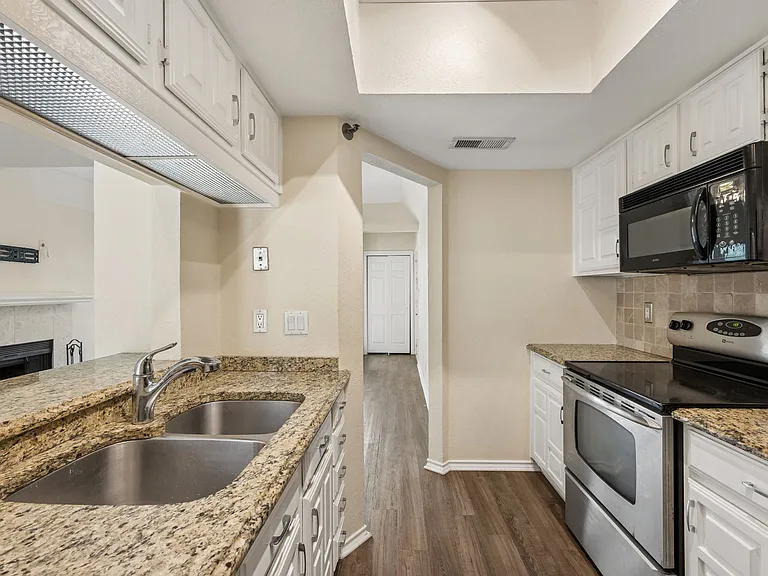 3105 San Jacinto St #220 — Photo 24
