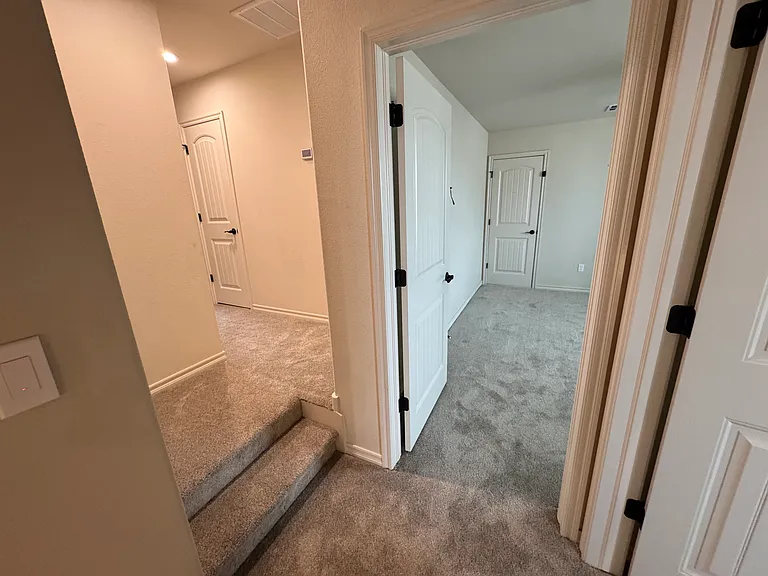 912 W Fargo St — Photo 35
