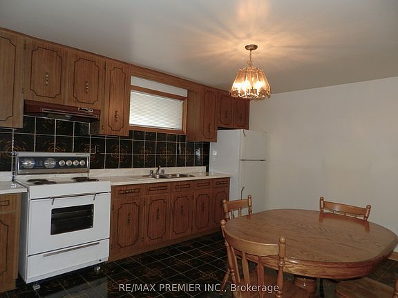 3rd image of 36 Willis Rd