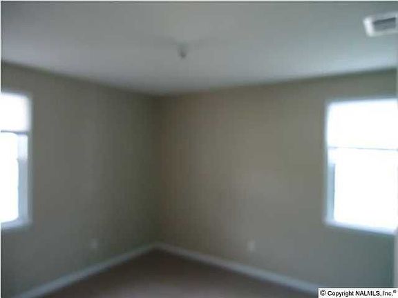 5th image of 526 Diane Ave