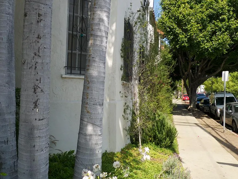 802 N Sweetzer Ave #106 — Photo 22