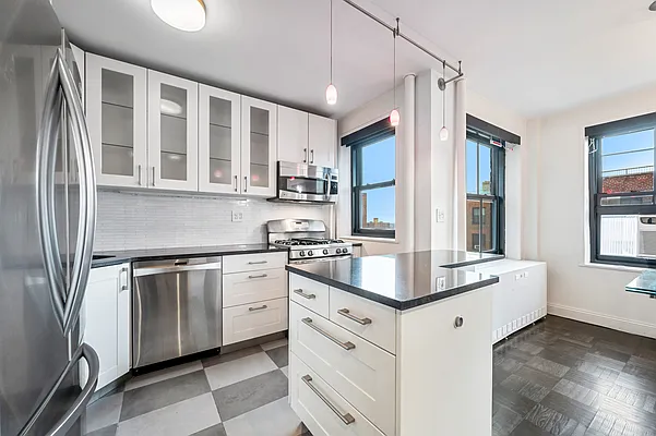 Sold by Poljan Properties Inc. | media 23