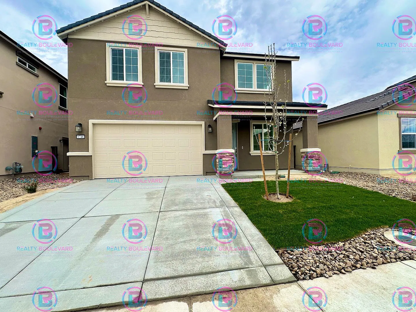 Modern Elegance: Stunning Brand New 4-Bedroom Home with Chef's Kitchen & 2 Living rooms — Photo 1