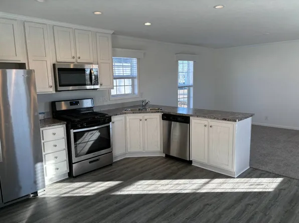 196 Kingsway Dr, North Mankato, MN 56003