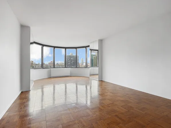 330 East 38th Street image 12 of 14