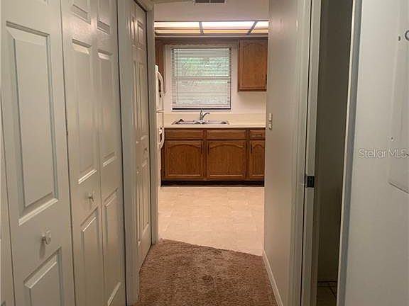 3rd image of 1318 Abbey Crescent Ln