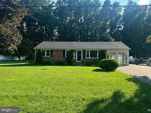 3rd image of 1008 Winfield Dr