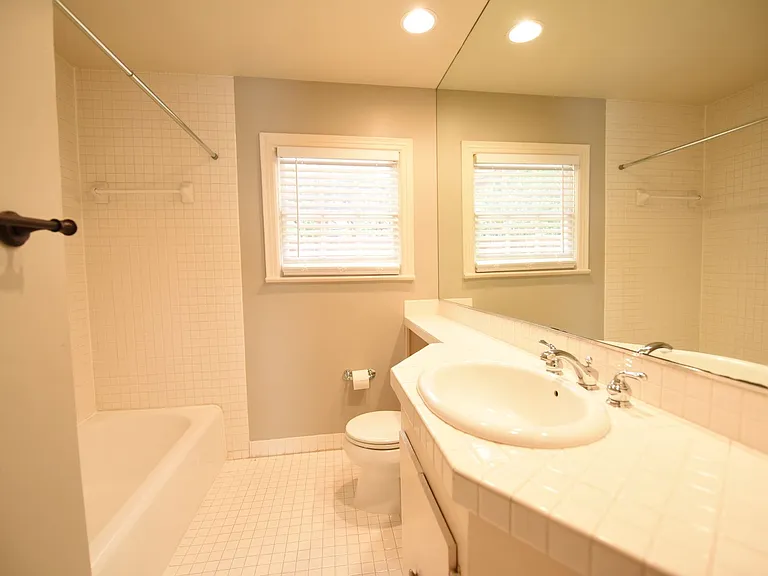 5606 Stanford Ave — Photo 11