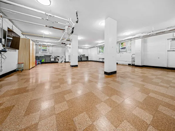 52-30 39th Drive image 14 of 16