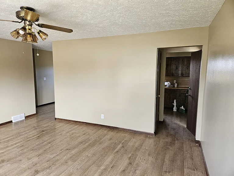 1310 W Dakota St — Photo 15