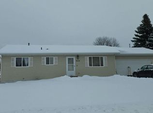 9310 Pelican Ln, Monticello, MN 55362