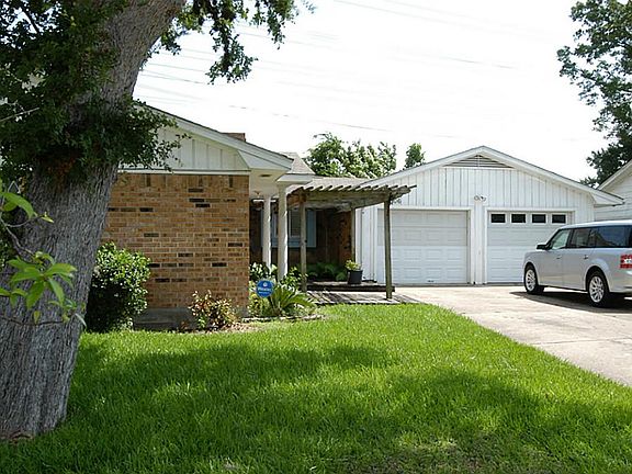 3rd image of 3506 Woodcrest Dr
