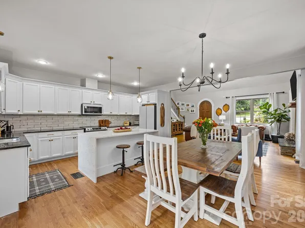 18 Oak Springs Dr, Arden, NC 28704