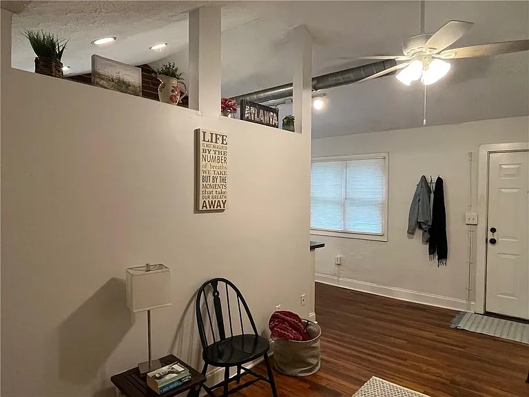 1115 Shelby Pl SE #B — Photo 10