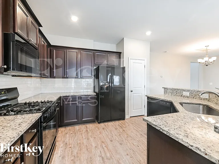 201 Firewheel Ct — Photo 7
