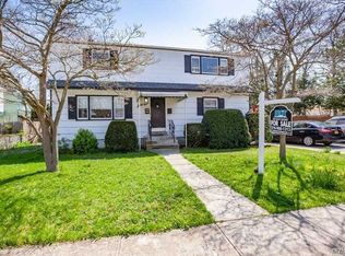 69 3rd St, East Rockaway, NY 11518