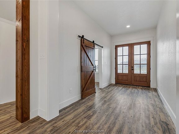 4th image of 16584 Kelton Ln