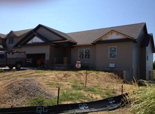 34 Cobblestone Ln, Leclaire, IA 52753