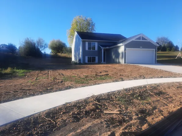 965 Whitetail Ct, Ionia, MI 48846