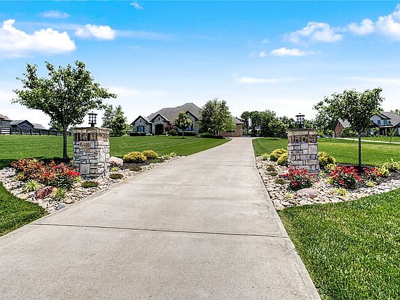 2nd image of 6401 Trillium Dr