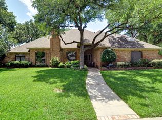2301 Meandering Way, Arlington, TX 76011